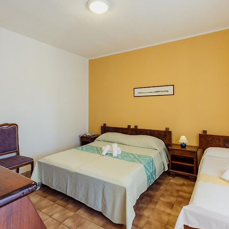 Malaspina Hotel & Resort Боза Екстериор снимка