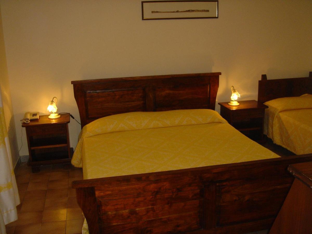 Malaspina Hotel & Resort Боза Екстериор снимка