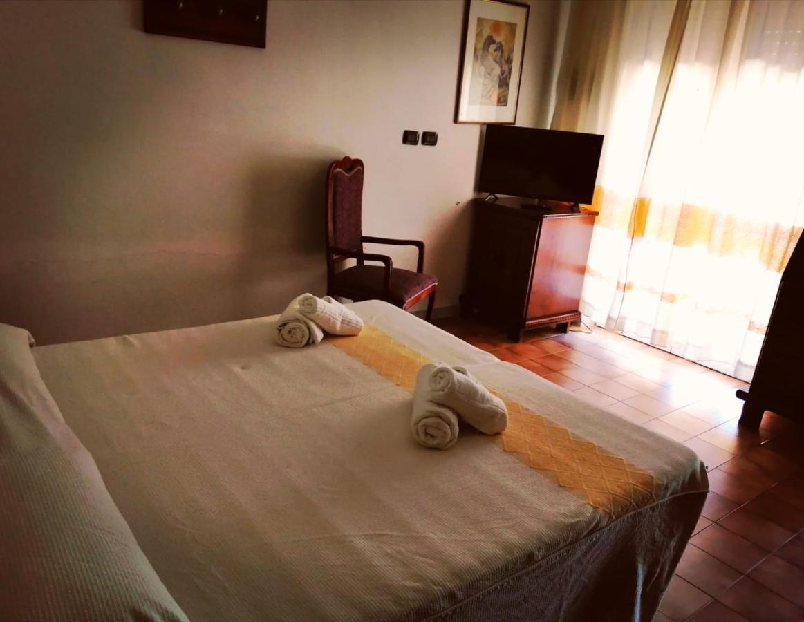 Malaspina Hotel & Resort Боза Екстериор снимка