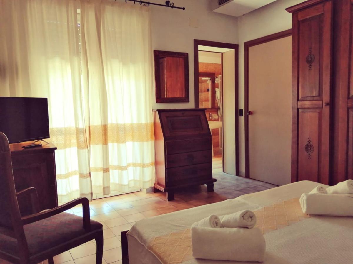 Malaspina Hotel & Resort Боза Екстериор снимка