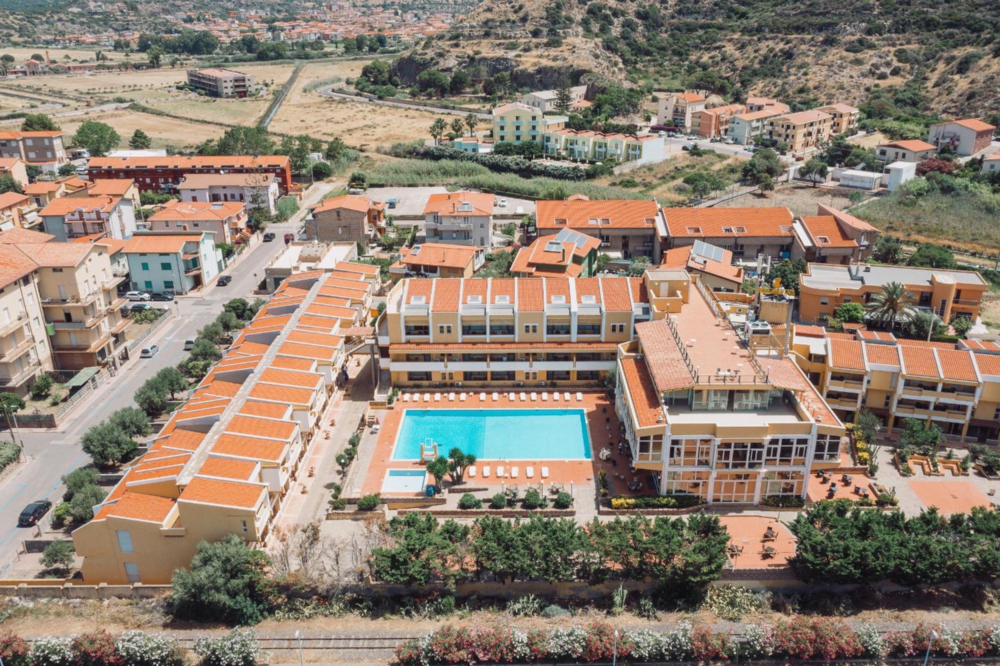 Malaspina Hotel & Resort Боза Екстериор снимка