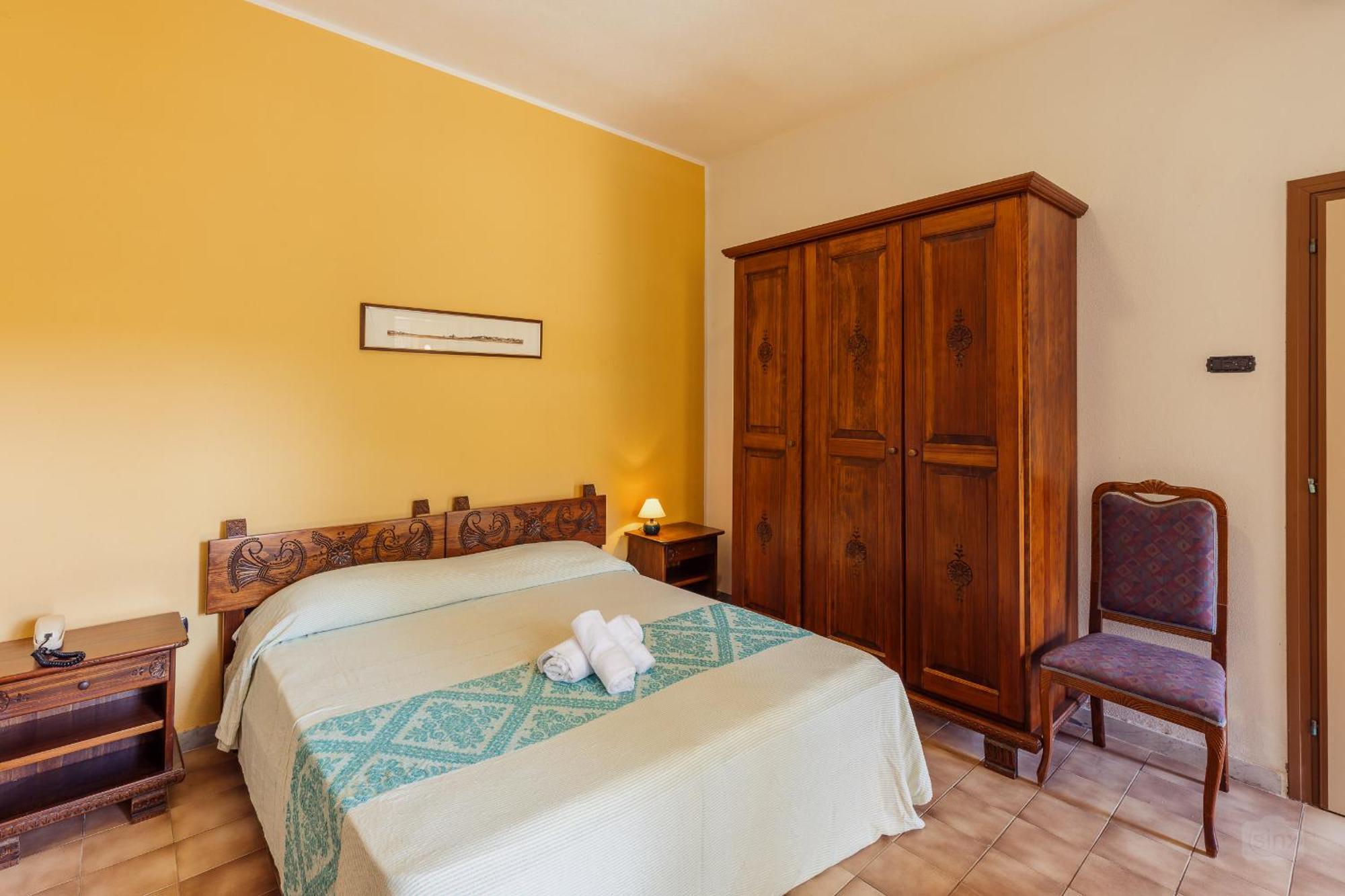 Malaspina Hotel & Resort Боза Екстериор снимка