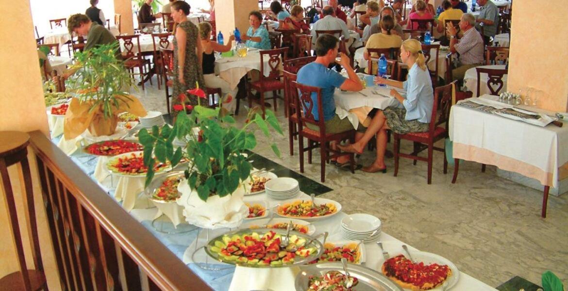 Malaspina Hotel & Resort Боза Екстериор снимка
