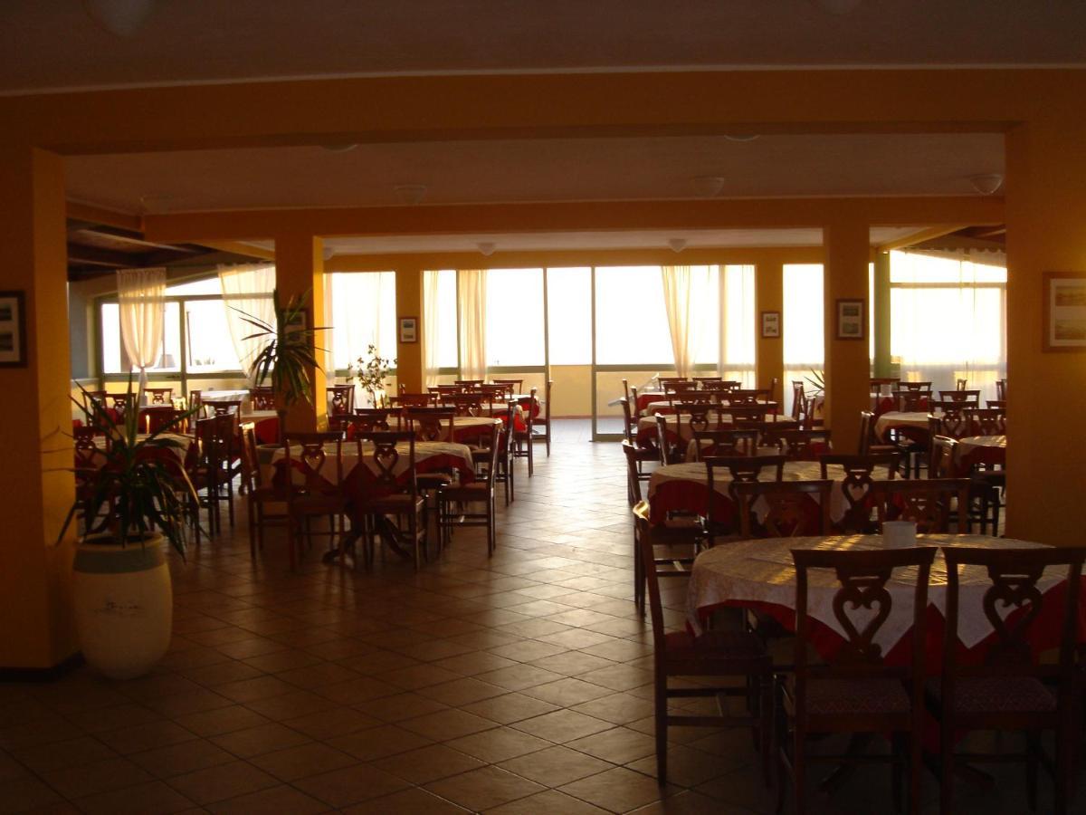 Malaspina Hotel & Resort Боза Екстериор снимка