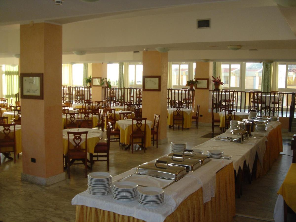 Malaspina Hotel & Resort Боза Екстериор снимка